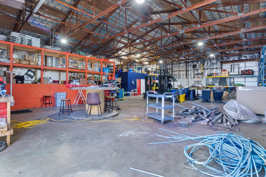 More Photos Of 722 Ketcham St, Indianapolis Warehouse For Sale