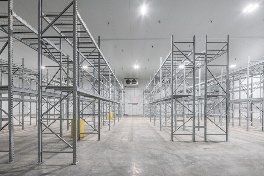 More Photos Of 8660 N Eldridge Pky, Houston Distribution For Sale