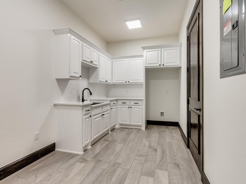 More Photos Of 15201 Crown at Lone Oak Rd, Edmond Unknown For Lease