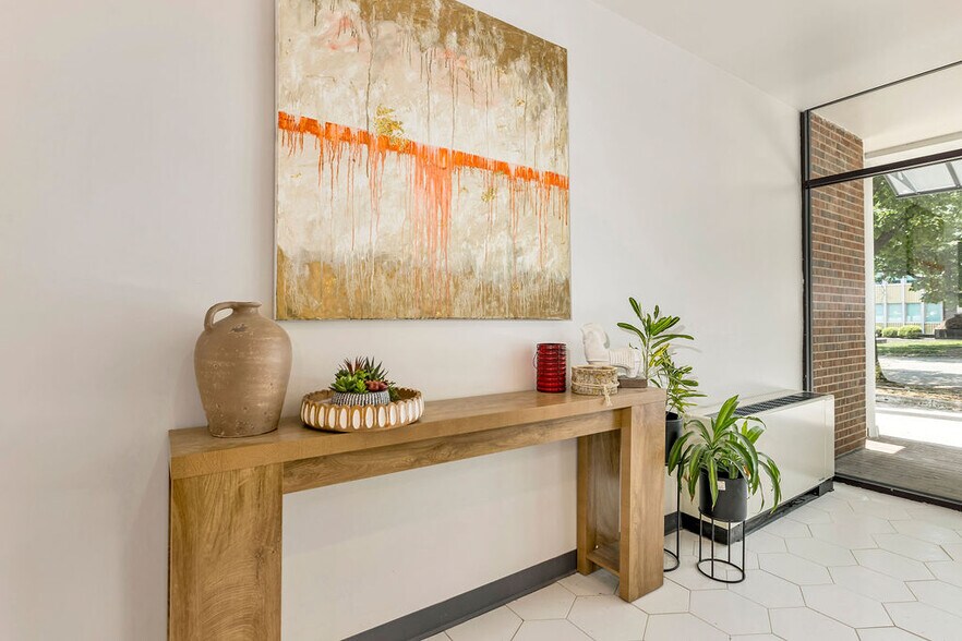 More Photos Of 2330 Victory Pky, Cincinnati Office Residential For Lease