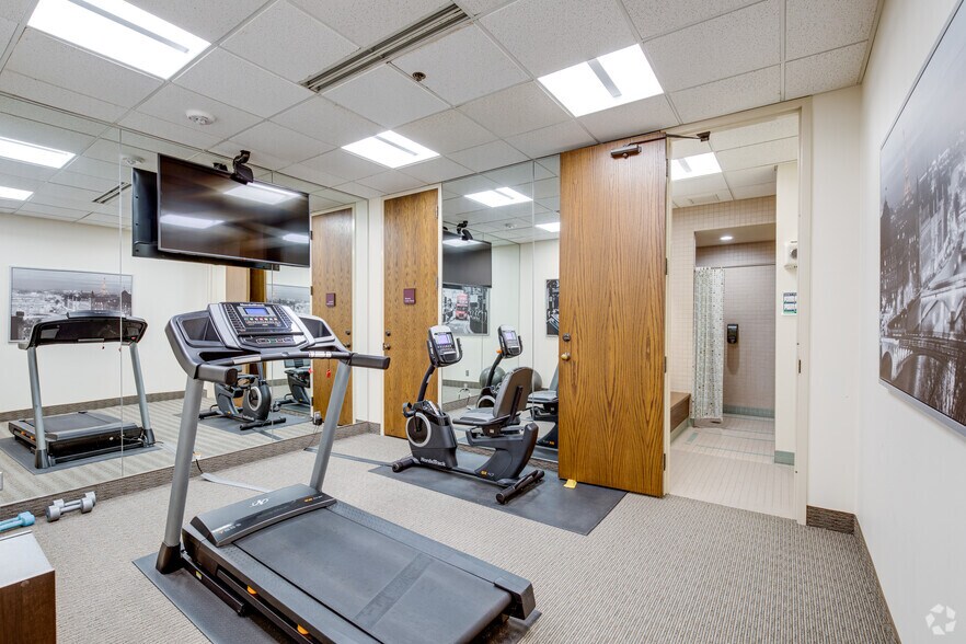 More Photos Of 900 Long Lake Rd, New Brighton Office For Sale