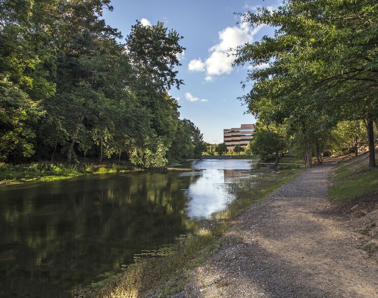 More Photos Of 520 Maryville Centre Dr, Town and Country Unknown For Lease