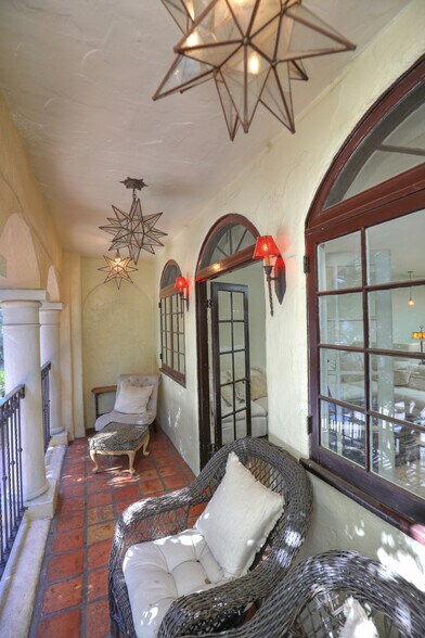 More Photos Of 532 State St, Santa Barbara Restaurant For Sale