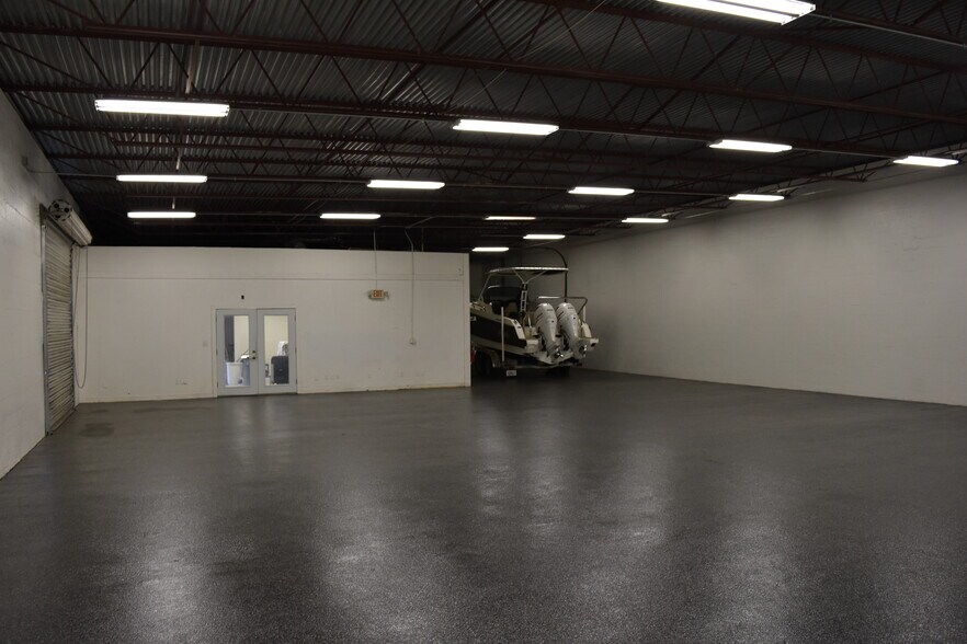 More Photos Of 3291 118th Ave N, Saint Petersburg Warehouse For Lease