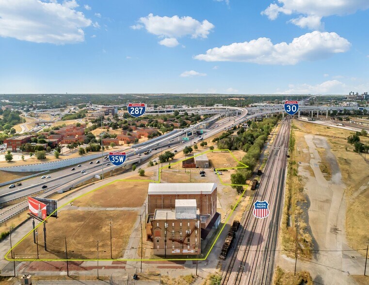 More Photos Of 1000 Harding St, Fort Worth Distribution For Sale