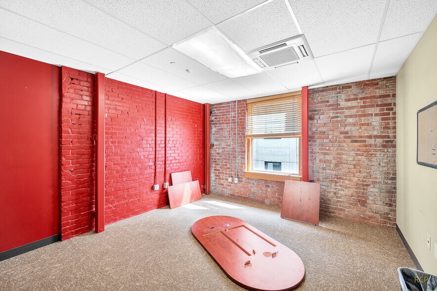 More Photos Of 75 NW Couch St, Portland Medical For Lease