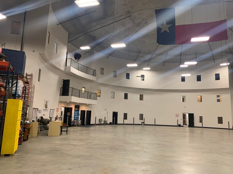 More Photos Of 3063 Outlet Center Dr, Sealy Flex For Sale