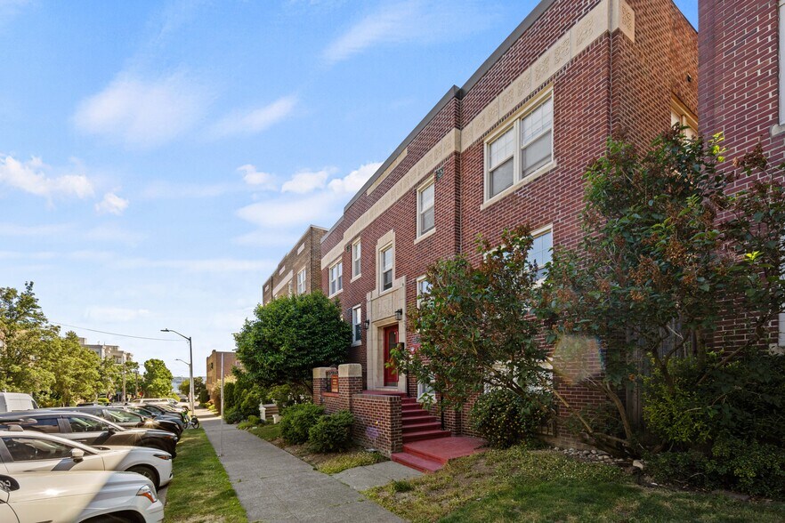 More Photos Of , Seattle Multifamily For Sale