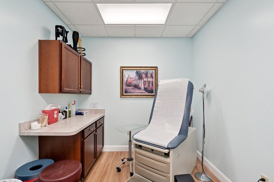 More Photos Of 7560 Red Bug Lake Rd, Oviedo Medical For Sale