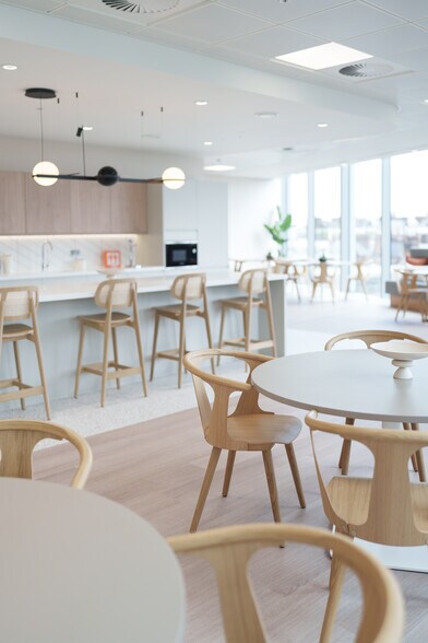 More Photos Of 80-100 Victoria St, London Office For Lease