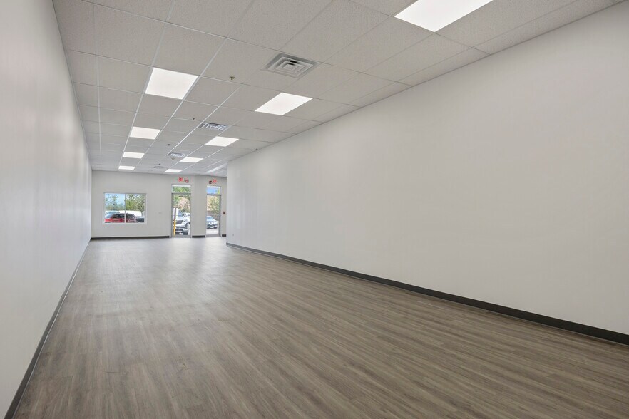 More Photos Of 27W181-27W239 Geneva Rd, Winfield General Retail For Lease