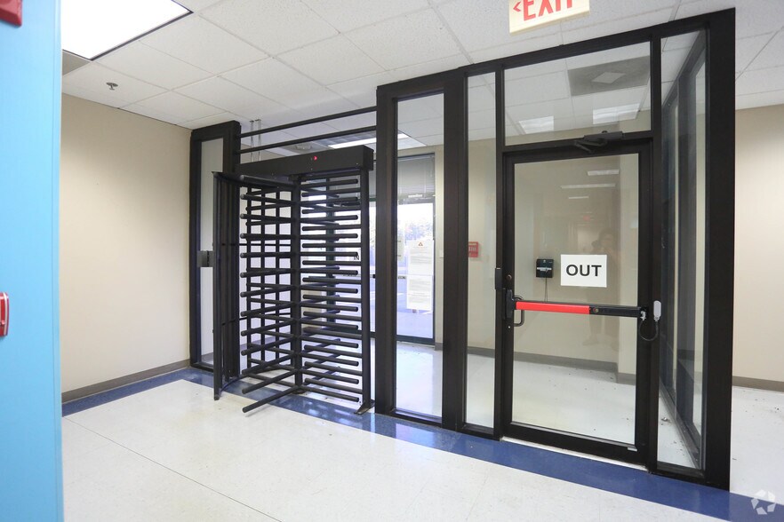 More Photos Of 2070 Little Hills Expy, Saint Charles Office For Sale