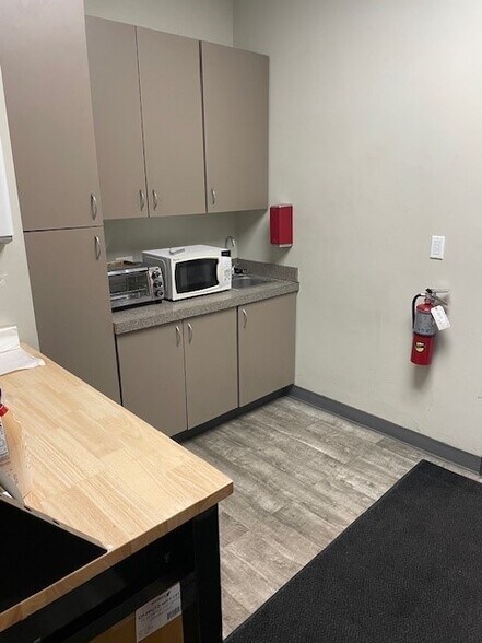 More Photos Of 2082 E Gladwick St, Rancho Dominguez Warehouse For Lease