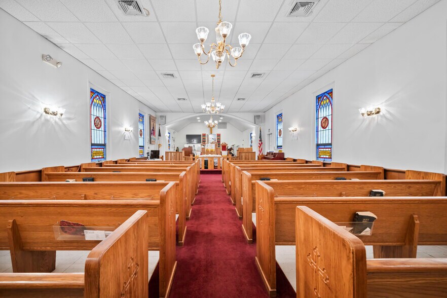 More Photos Of 109 Roslyn Rd, Roslyn Heights Religious Facility For Lease