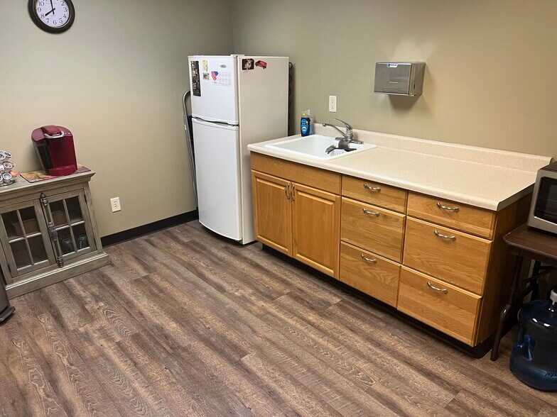 More Photos Of 8927 W Tucannon Ave, Kennewick Office For Lease