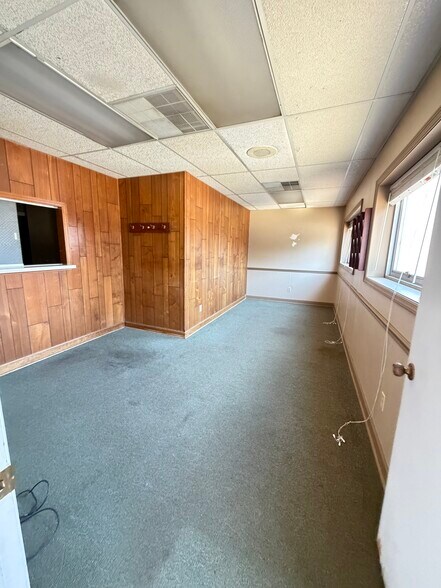 More Photos Of 1077 Baxter St, Athens Office For Lease