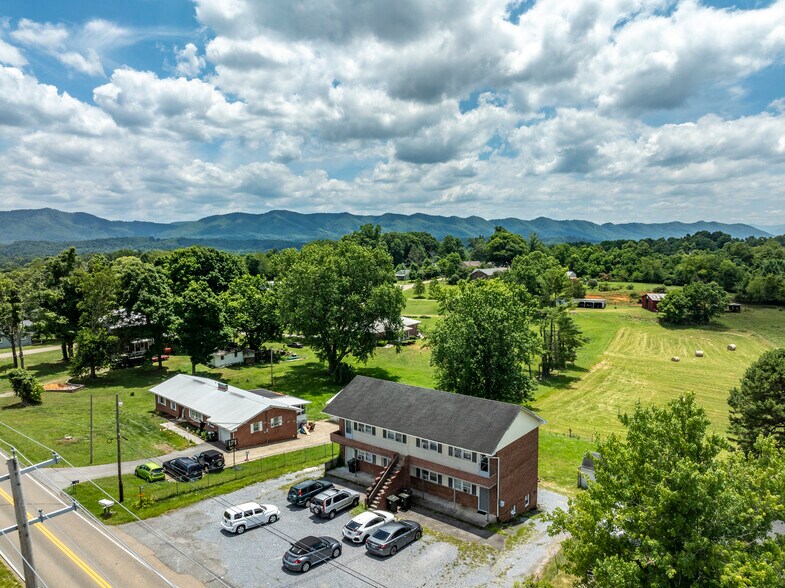 More Photos Of 3411 W Walnut St, Johnson City Apartments For Sale
