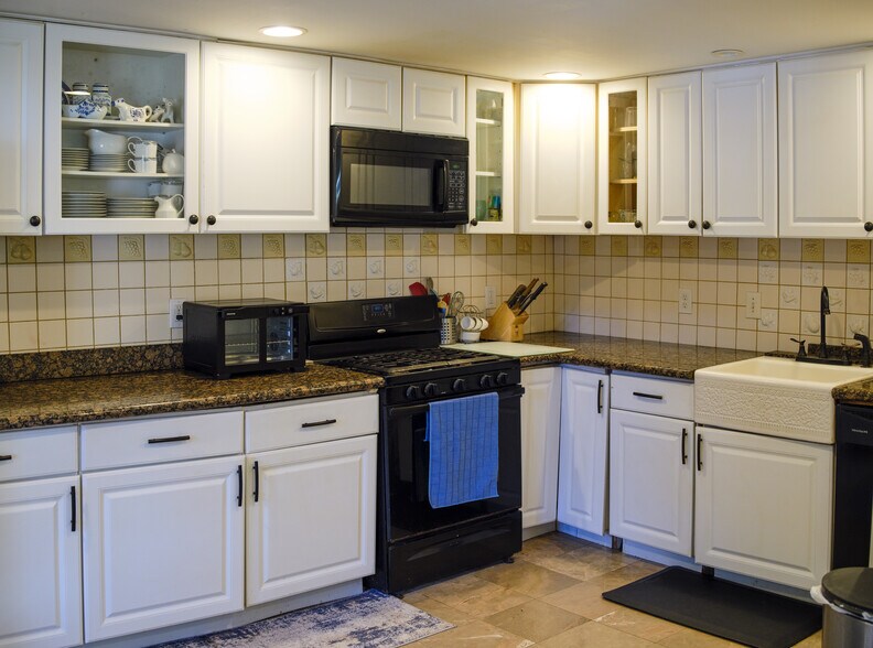 More Photos Of 3806 Vt Route 11, Londonderry Hotel For Sale