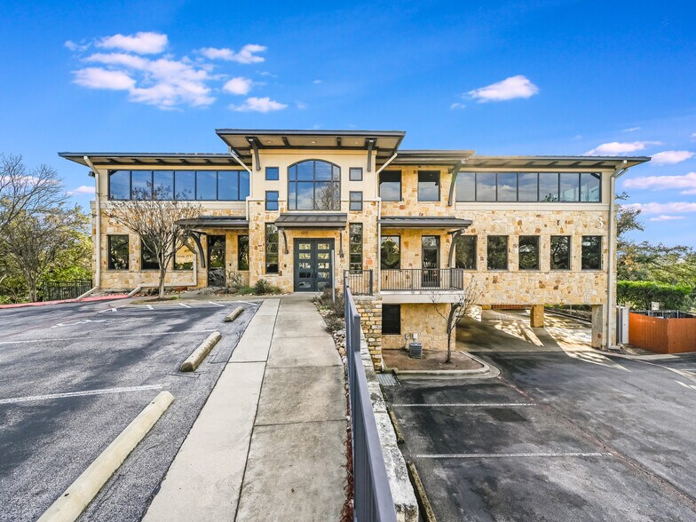 More Photos Of 3 Lakeway Centre Ct, Austin Medical For Lease