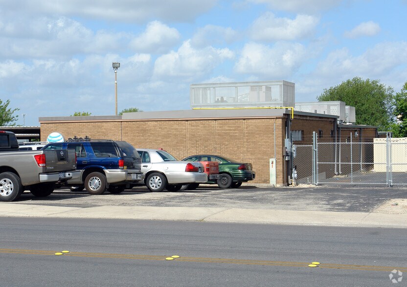 More Photos Of 419 N Weidner Rd, San Antonio Industrial For Sale