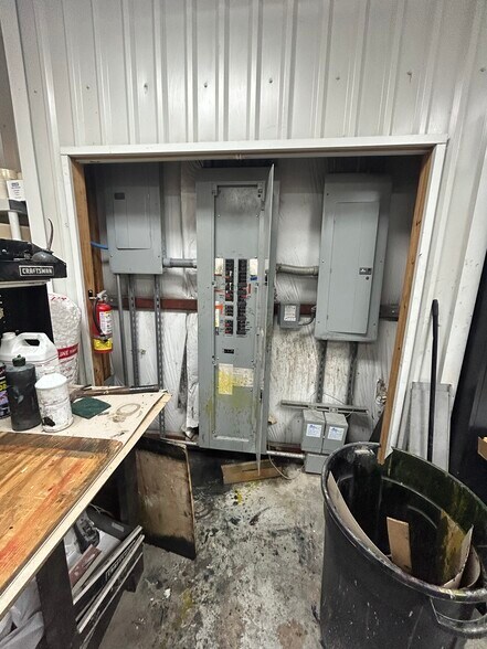 More Photos Of 205 N Mantor Ave, Titusville Light Distribution For Sale