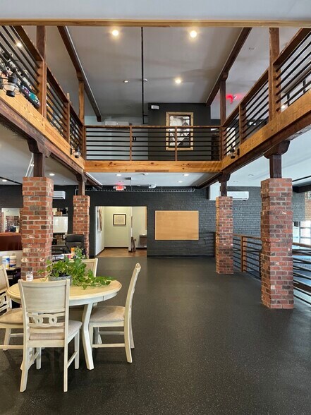 More Photos Of 30 E 1st St, Lexington Storefront Retail Office For Lease