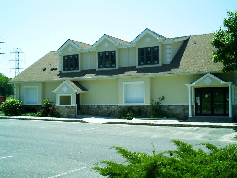 More Photos Of 47 Tennent Rd, Morganville Restaurant For Sale