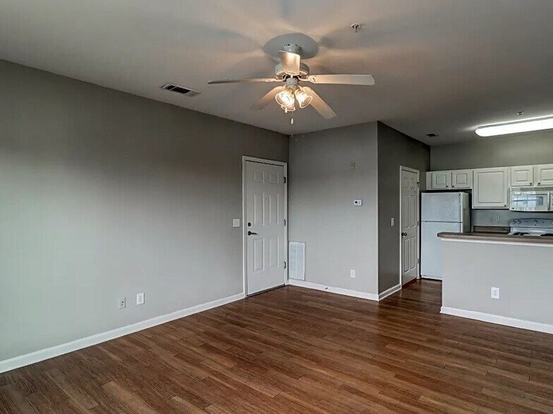 More Photos Of 1300 Independence Place Dr, Hinesville Apartments For Sale