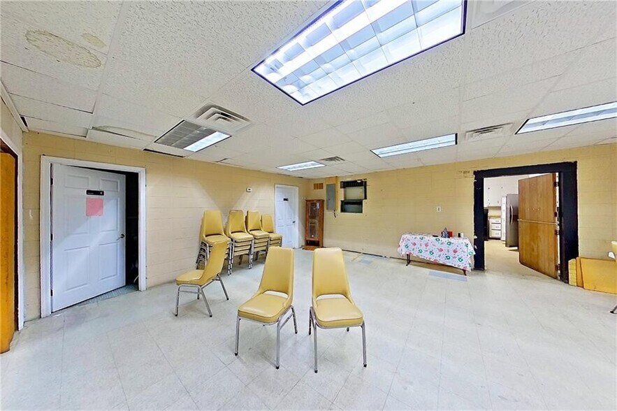 More Photos Of 1921 State St, Waycross General Retail For Sale