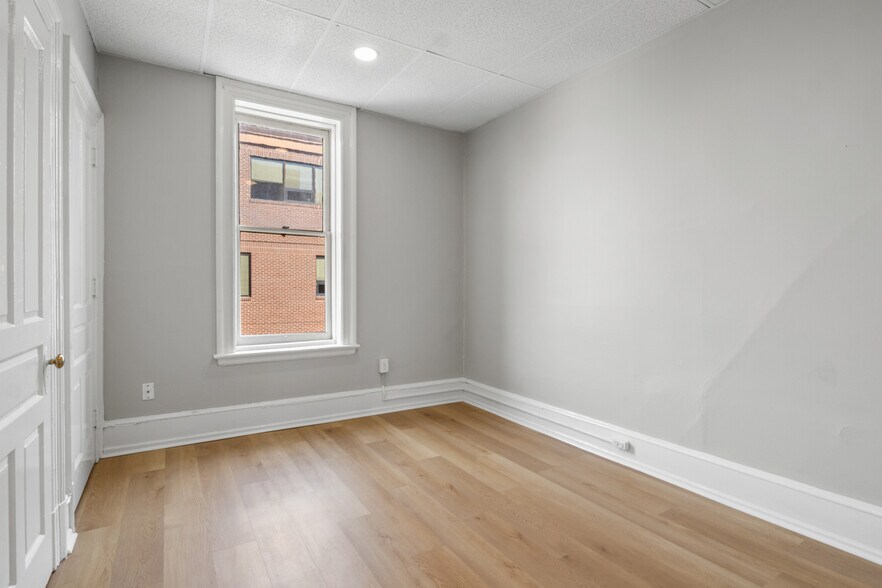 More Photos Of 125 N George St, York Storefront Retail Residential For Lease