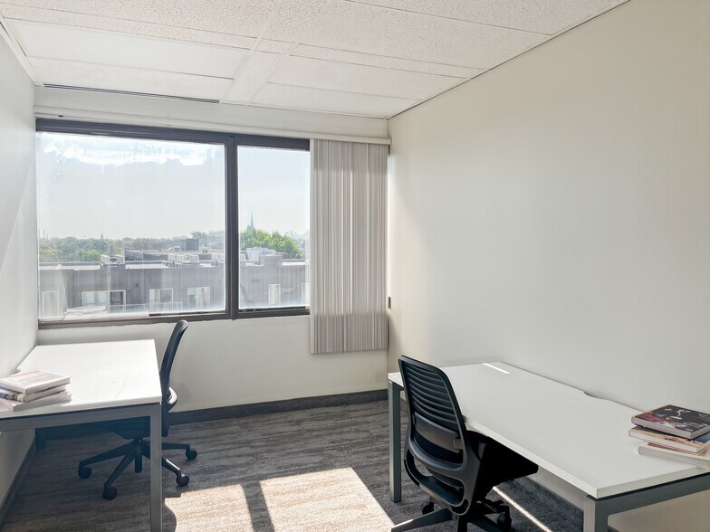 More Photos Of 1100 Boul Crémazie E, Montréal Coworking Space