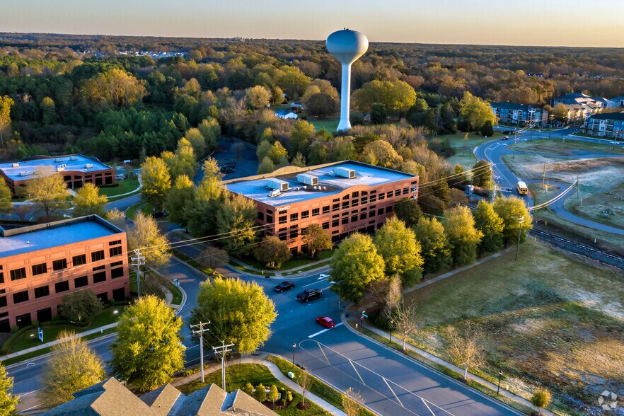 More Photos Of 136 Fairview Rd, Mooresville Medical For Lease