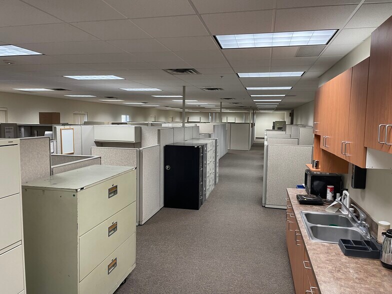 More Photos Of 899 W Highway 96, Shoreview Manufacturing For Lease