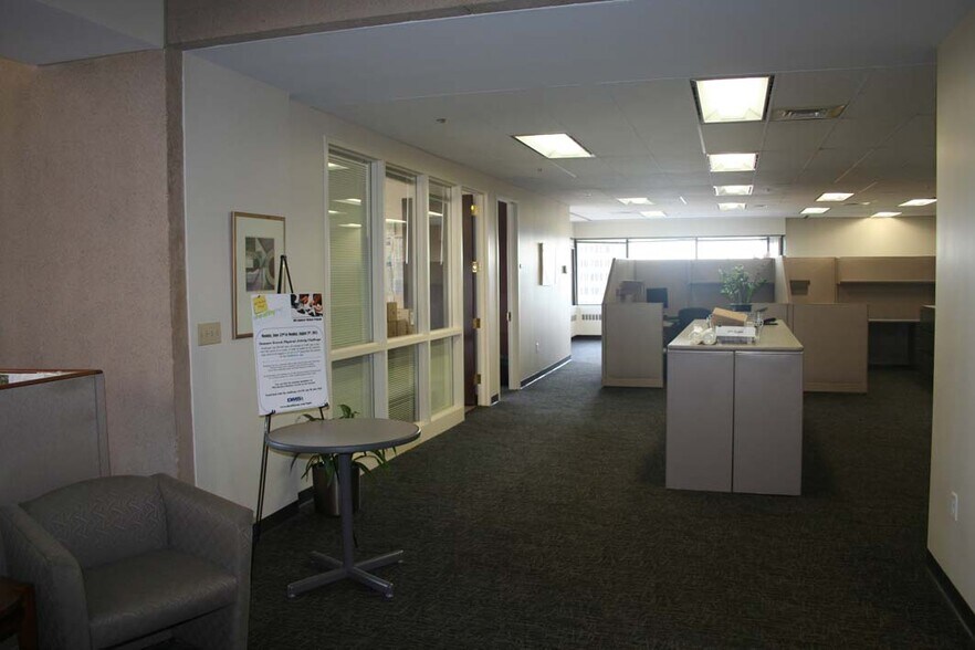 More Photos Of 1350 Main St, Springfield Office For Lease