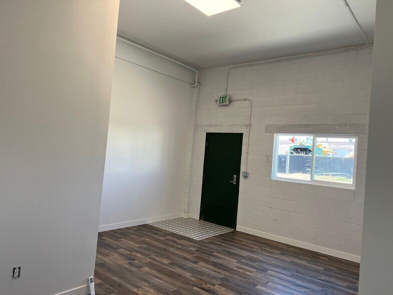 More Photos Of 4660-4696 Glencoe St, Denver Warehouse For Sale