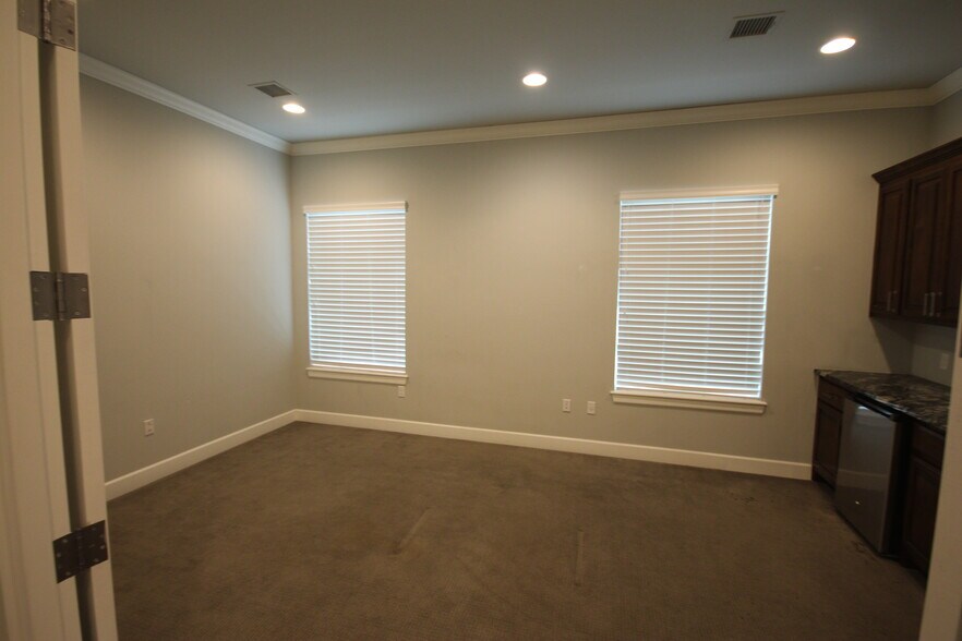 More Photos Of 7806 E 108th St S, Tulsa Office For Lease