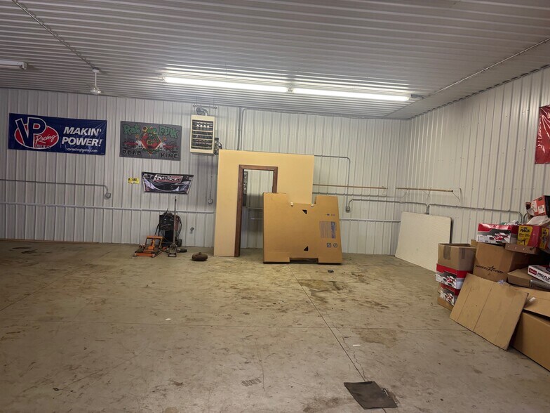 More Photos Of 717 27th St SE, Minot Flex For Lease