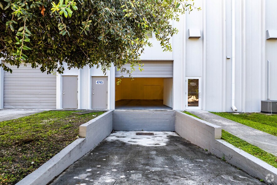 More Photos Of 4701-4759 SW 51 St, Davie Warehouse For Lease