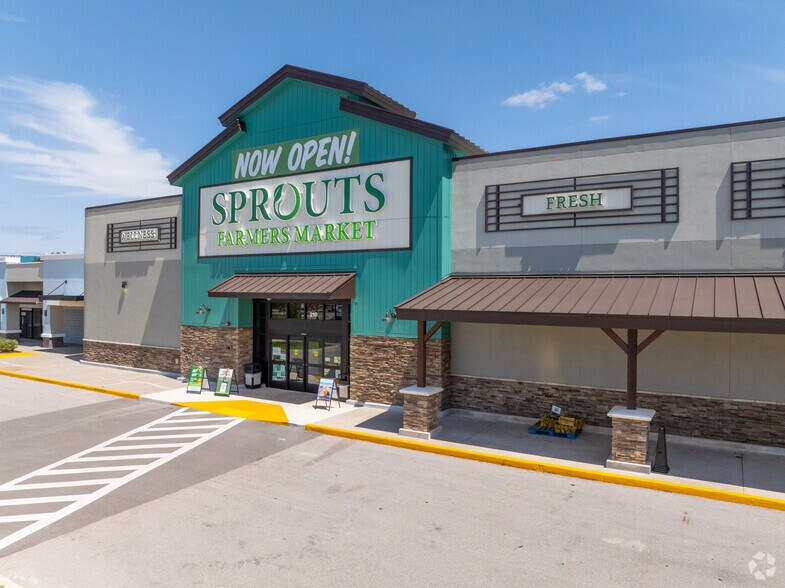 More Photos Of 8595 College Pky, Fort Myers Storefront For Lease