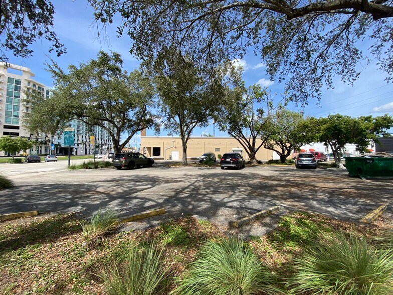 More Photos Of 215-235 S 21st Ave, Hollywood Office For Lease