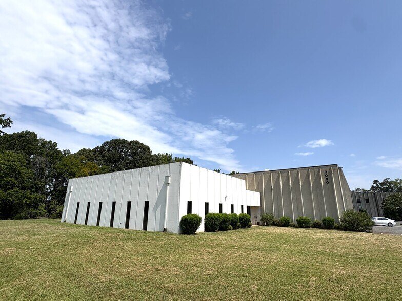 Primary Photo Of 3030 Horseshoe Ln, Charlotte Warehouse For Sale