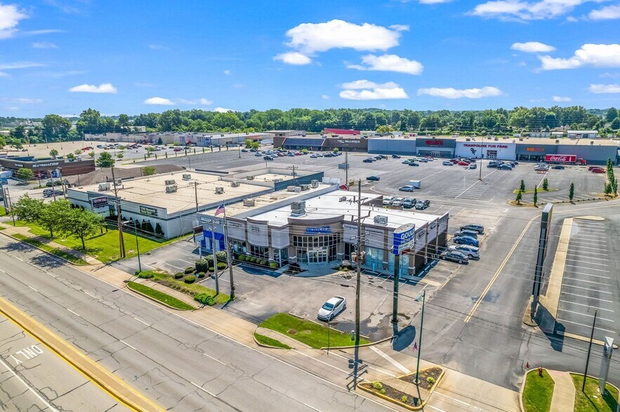 More Photos Of 504 E Lewis and Clark Pky, Clarksville Freestanding For Lease