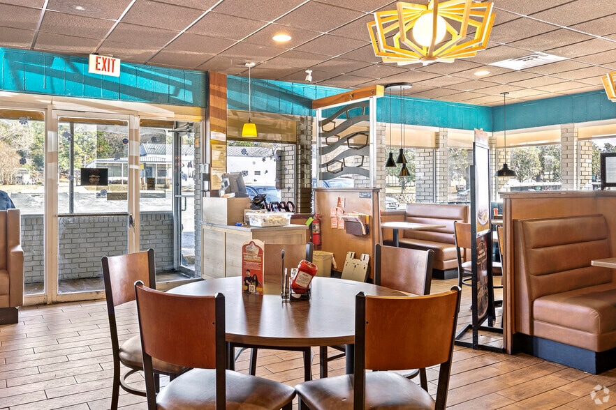 More Photos Of 3422 W Gentry Pkwy, Tyler Restaurant For Lease