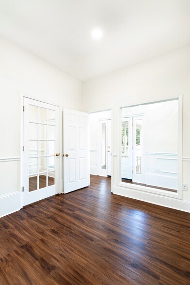 More Photos Of 125 S Milledge Ave, Athens Office Residential For Lease