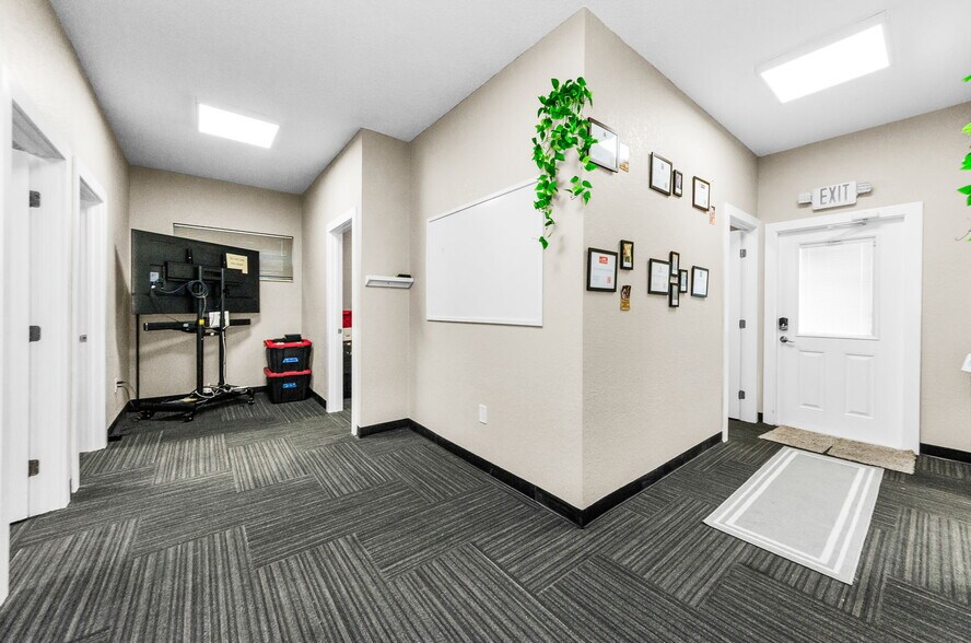 More Photos Of 11748 La Madera Blvd, Port Richey Office For Sale