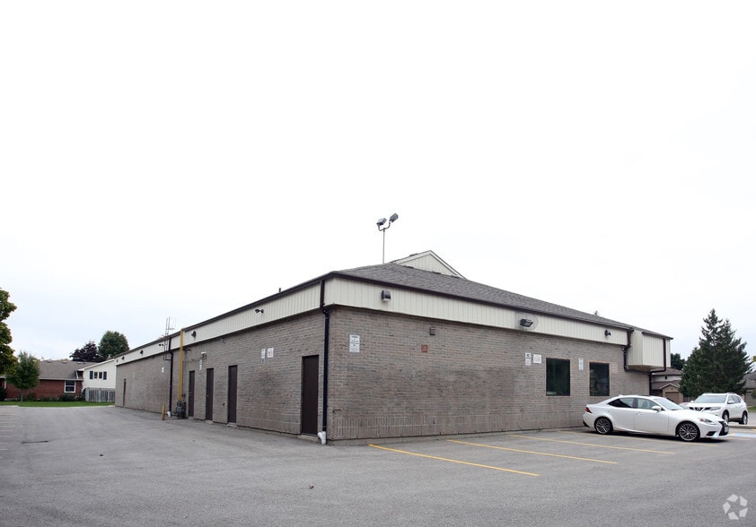 More Photos Of 320 Ferndale Ave, London Storefront Retail Office For Lease