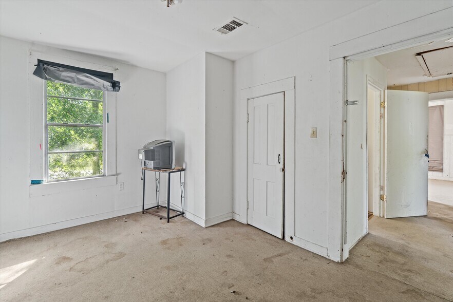 More Photos Of 1403 Crockett St, Lufkin Office Residential For Sale