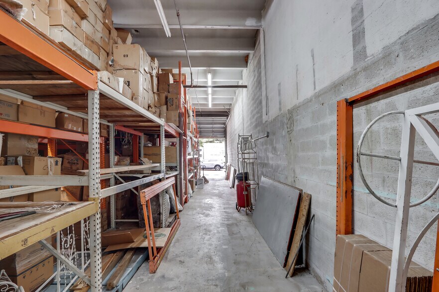 More Photos Of 6997 NW 50th St, Miami Warehouse For Lease