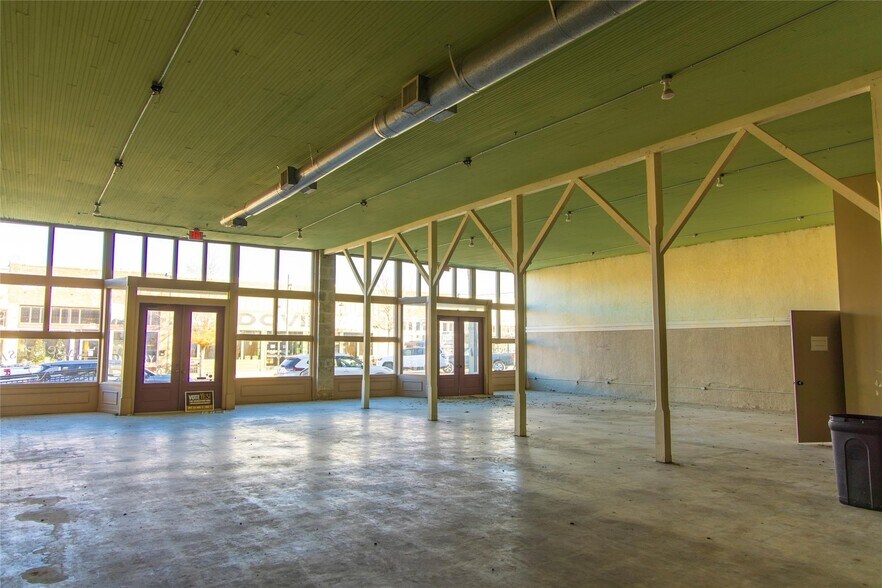 More Photos Of 1020 Halsell St, Bridgeport Flex For Sale