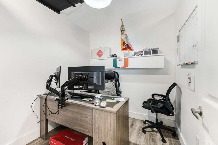 More Photos Of 4980 E 10th Ct, Hialeah Warehouse For Sale